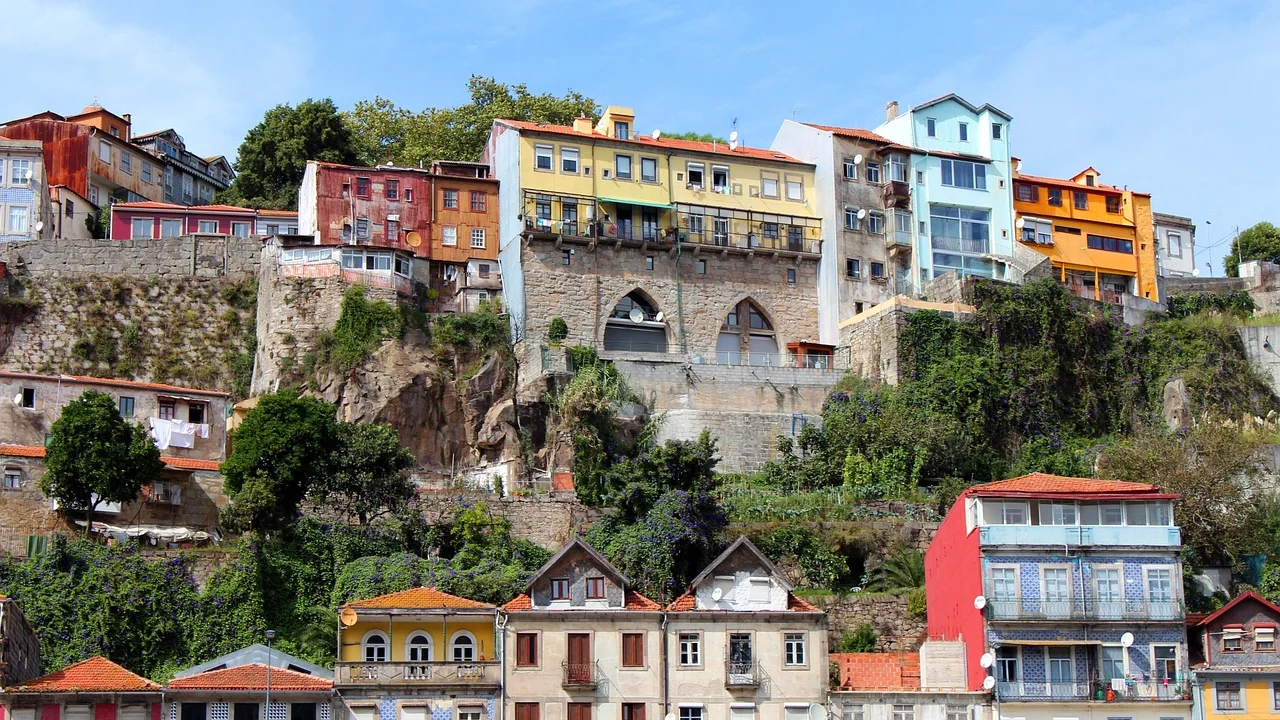 Aluguel subiu 76% no Porto e começou a cair: a conta que o corretor precisa mostrar para transformar inquilino em comprador