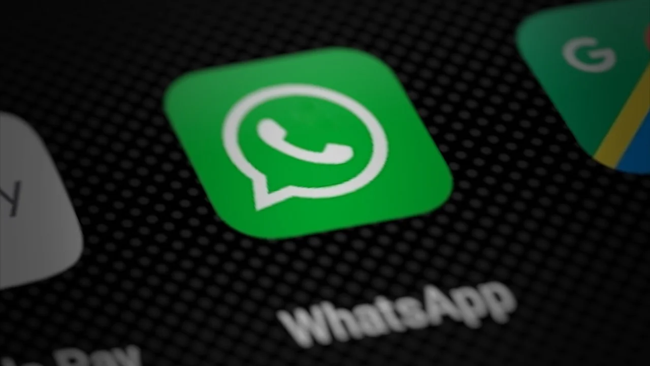 Canal com 10 milhões de seguidores derrubado por uma decisão: sua imobiliária sobrevive se o WhatsApp cair amanhã?