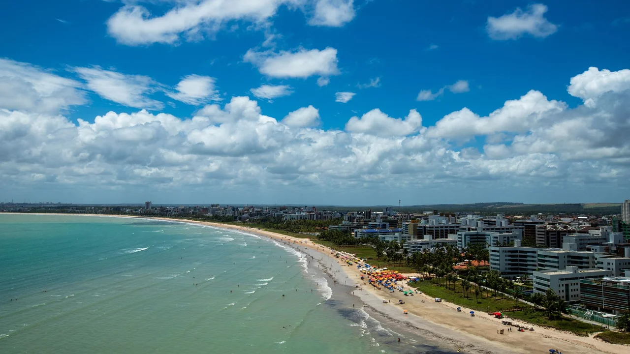 Compactos de Luxo em Cabo Branco: Como Vender Studios de Alto Padrão para Investidores de Fora do Estado