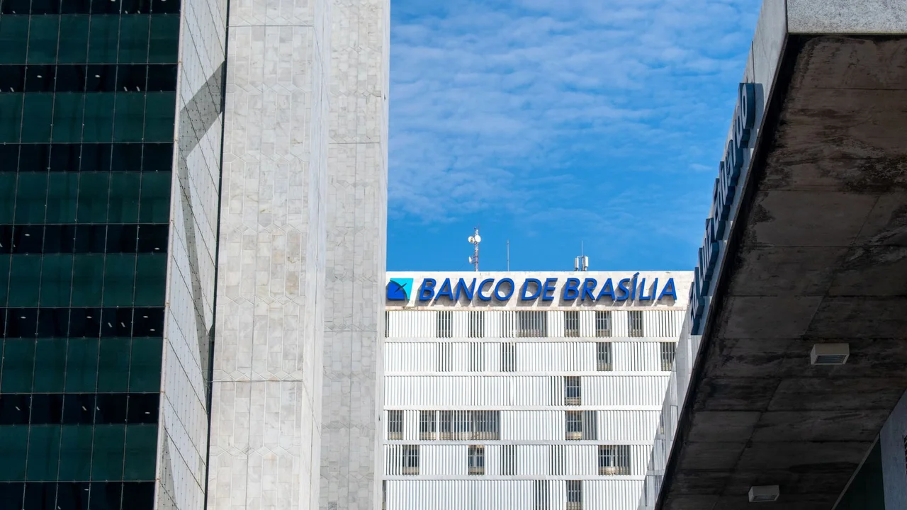 Crédito Habitacional Desaba 41% e Comercial Dispara: Como Lucrar com a Rotação de Capital