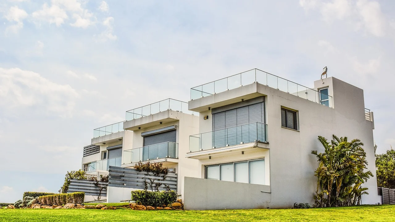 Cenário arquitetônico e imobiliário contemporâneo