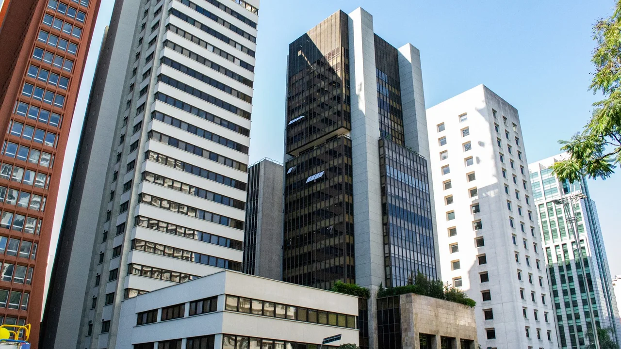 IA virou exigência no varejo: o alerta da EY para corretores que ainda atendem lead no braço