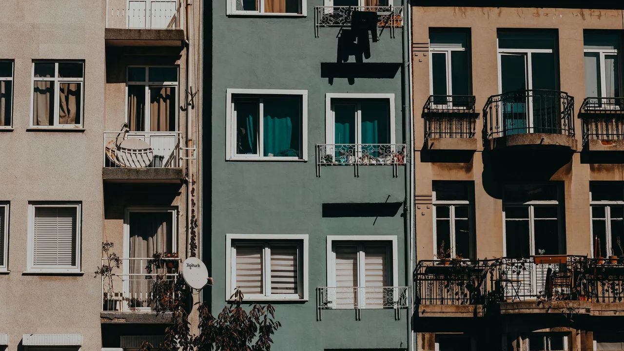 Inadimplência de aluguel tem calendário: a imobiliária que não lê o índice descobre o rombo no extrato