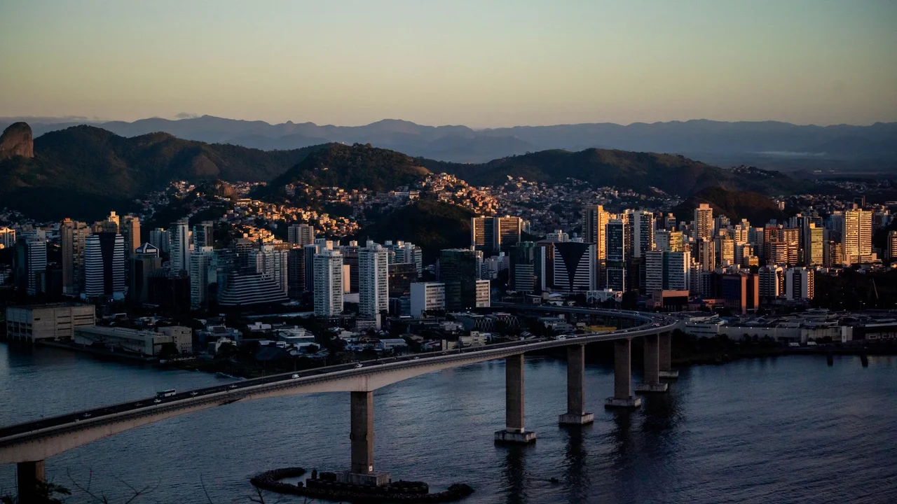 Inteligência de Mercado no ES: Como Usar Dados de Demanda para Fechar Lançamentos sem Queimar Verba