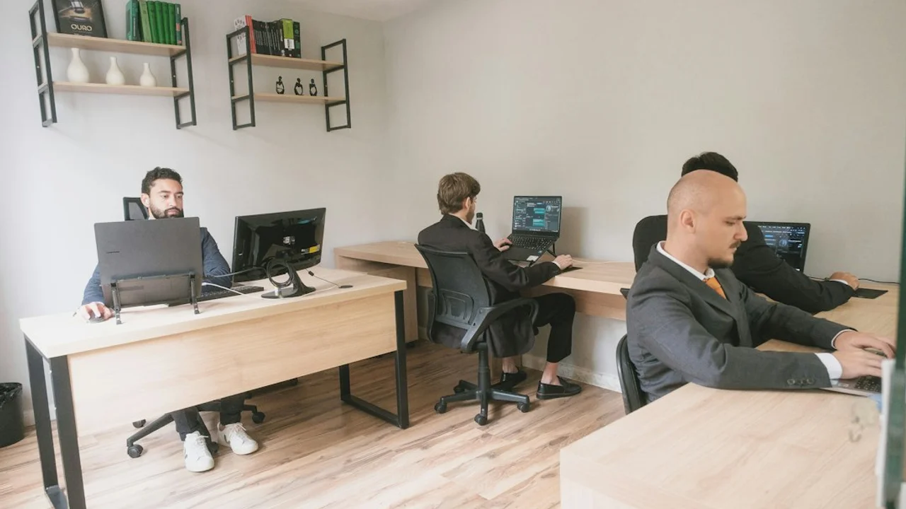 Mais imóveis, mesma equipe: como a automação digital separa a imobiliária milionária da que só tem dor de cabeça