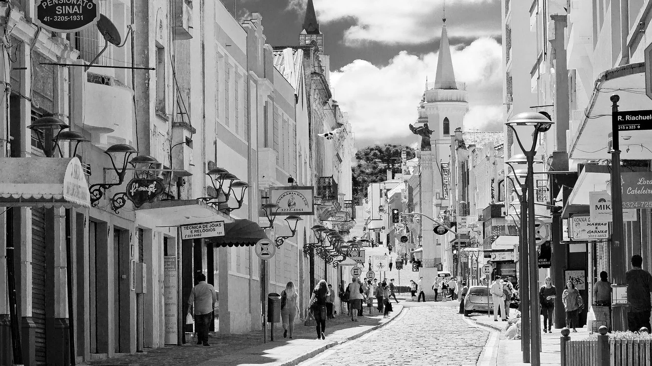 QuintoAndar chega a Curitiba com IA que atende lead às 23h: o corretor que dorme vai perder a venda?