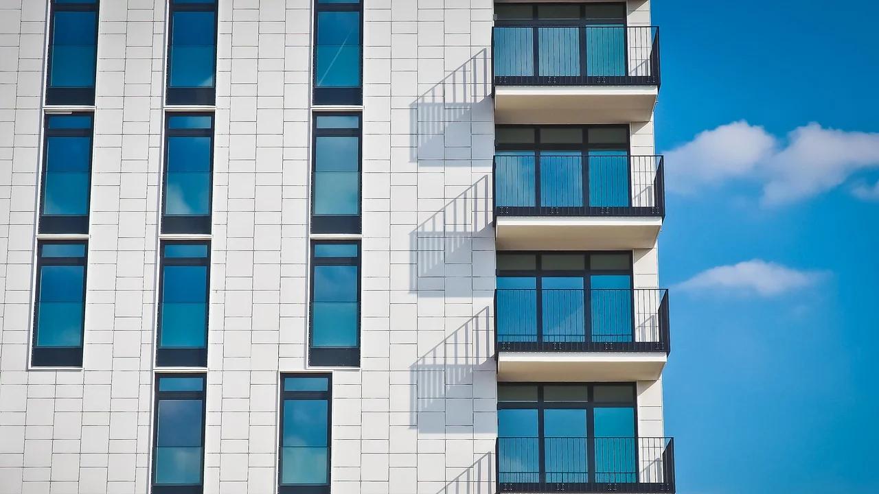 Renovação de aluguel no piloto automático: o erro que faz sua imobiliária perder o inquilino que paga em dia
