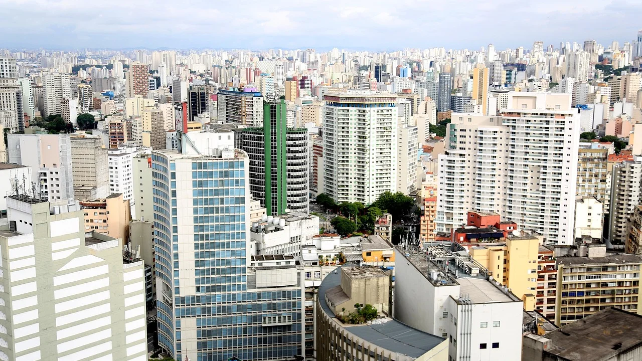 Shopee assume lajes do Banco Master na Faria Lima: a lição de ocupação corporativa para corretores de alto padrão