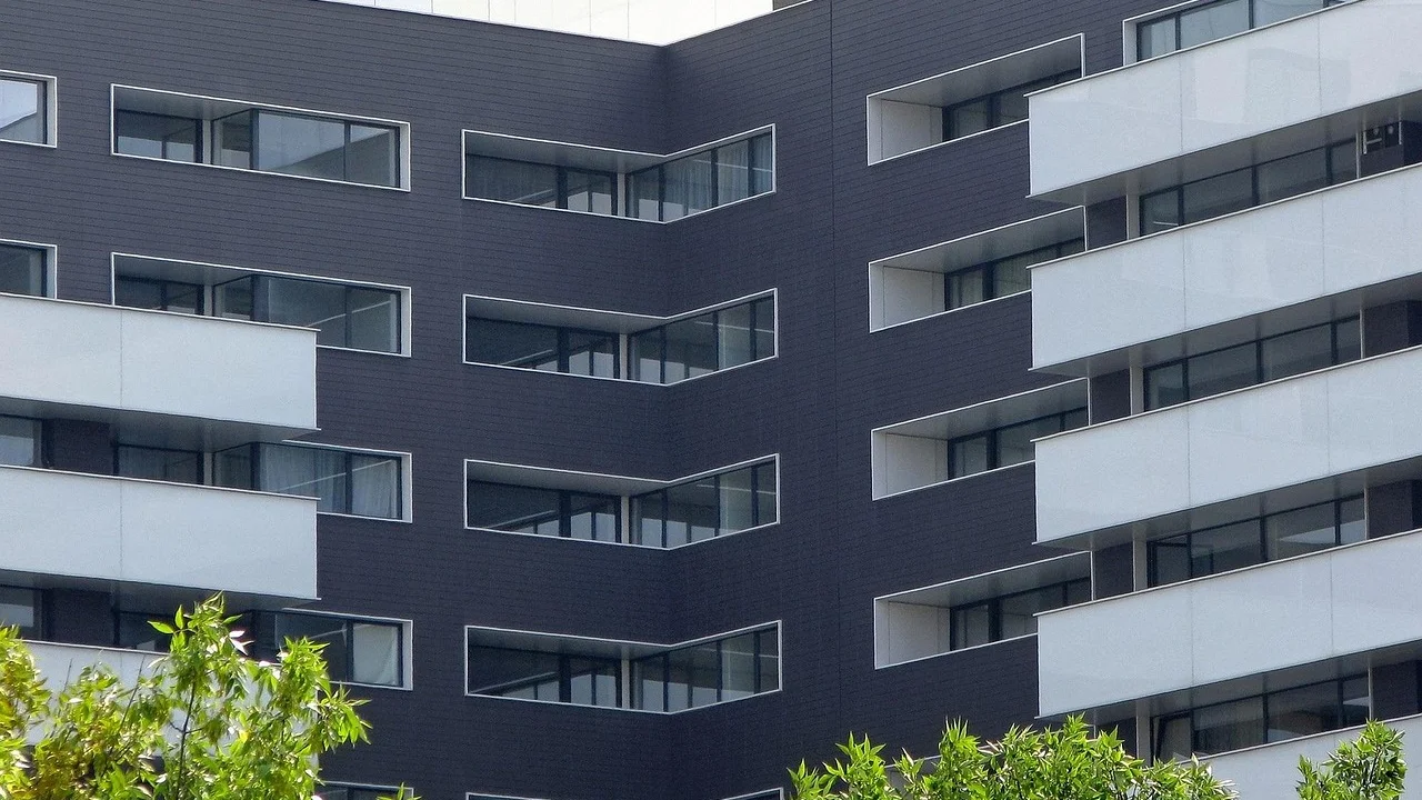 Cenário arquitetônico e imobiliário contemporâneo